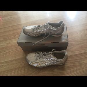 Women’s Size 8 Silver Track & Field Cleats